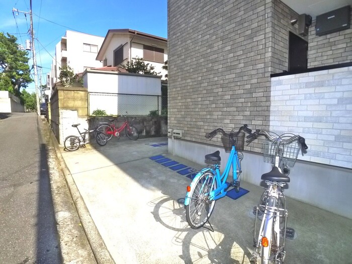 物件外観写真6　(駐輪場)