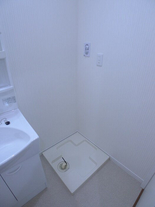 物件内観写真12　(洗濯機置場)