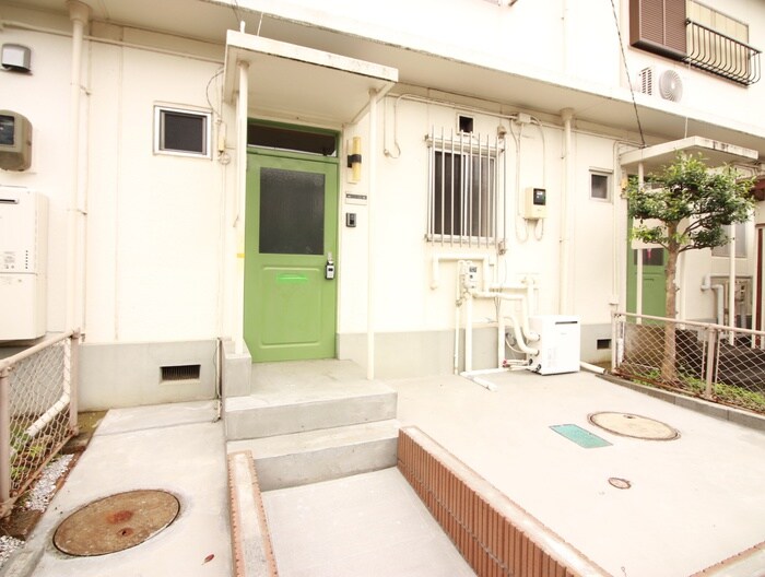 物件外観写真5　(エントランス部分)