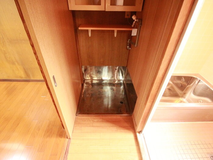 物件内観写真17　(洗濯機置場)