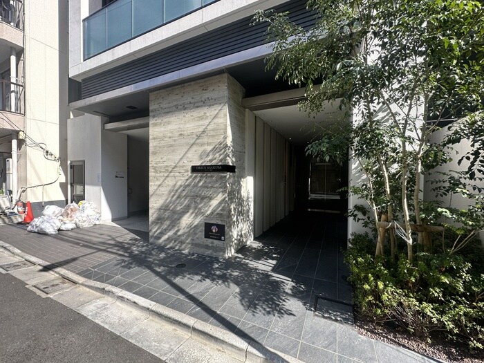 物件外観写真2　(エントランス部分)