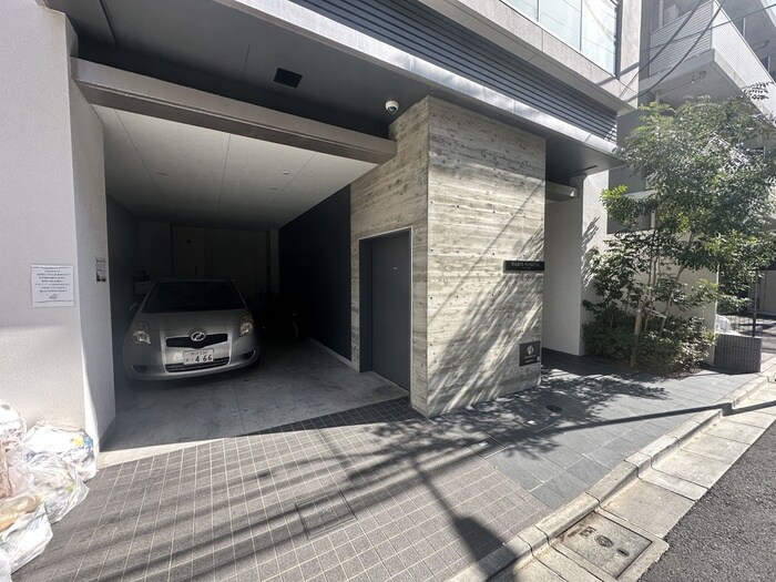 物件外観写真4　(駐車場)