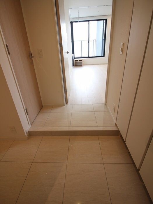 物件内観写真16　(玄関)