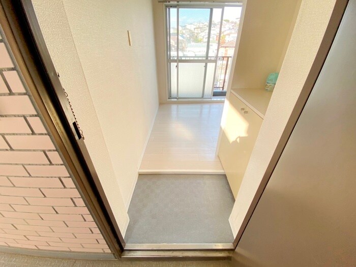 物件内観写真8　(玄関)