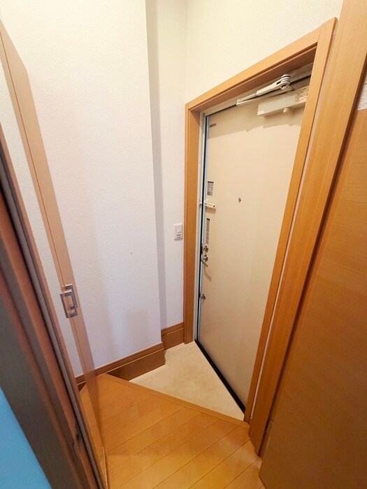 物件内観写真16　(玄関)