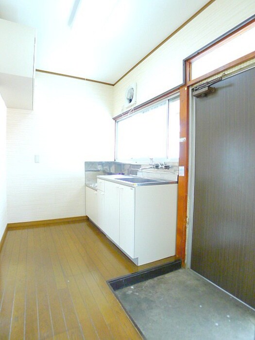 物件内観写真11　(玄関)