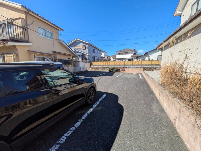 物件外観写真4　(駐車場)