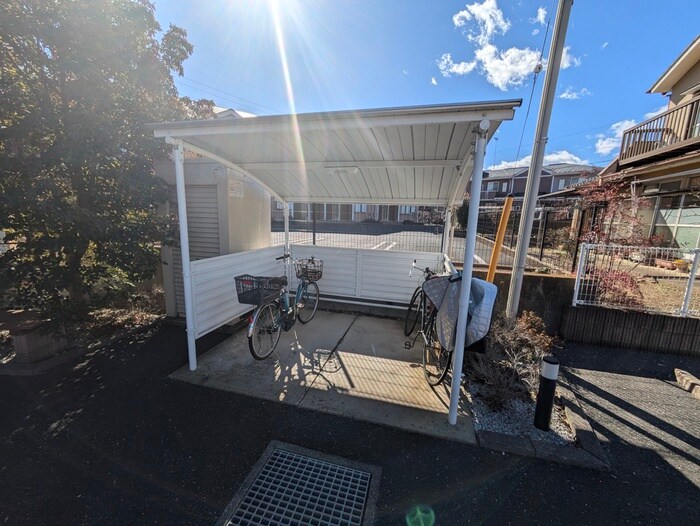 物件外観写真5　(駐輪場)