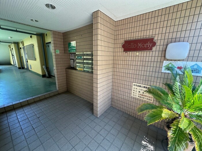 物件外観写真2　(エントランス部分)