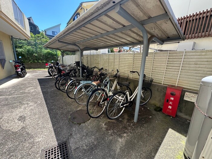 物件外観写真5　(駐輪場)