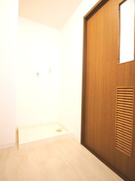 物件内観写真14　(洗濯機置場)