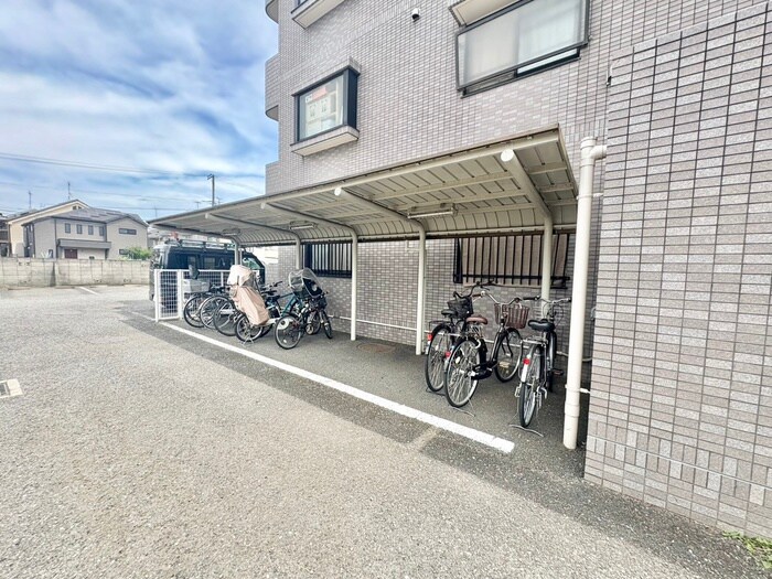 物件外観写真4　(駐輪場)