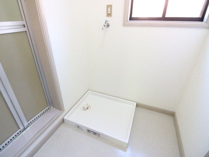 物件内観写真14　(洗濯機置場)