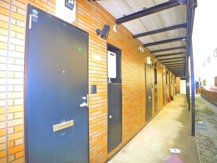 物件外観写真5　(エントランス部分)