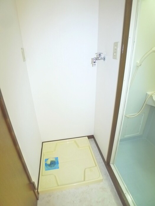 物件内観写真15　(洗濯機置場)