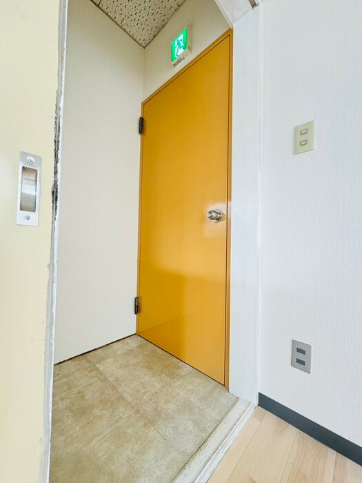 物件内観写真18　(玄関)