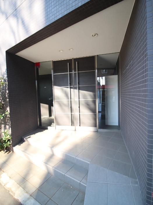 物件外観写真4　(エントランス部分)