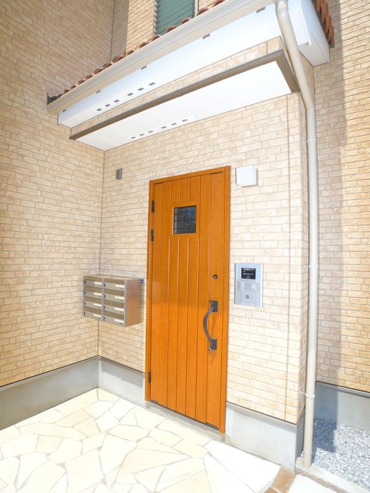 物件外観写真2　(エントランス部分)