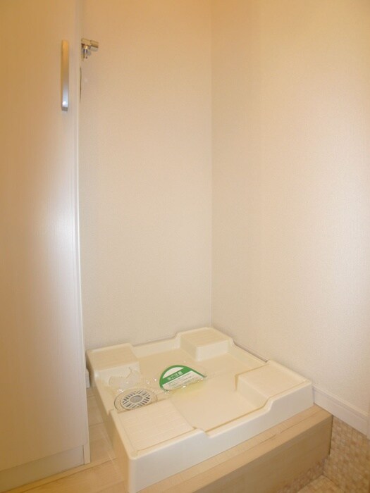 物件内観写真16　(洗濯機置場)