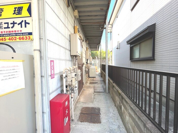 物件外観写真4　(エントランス部分)