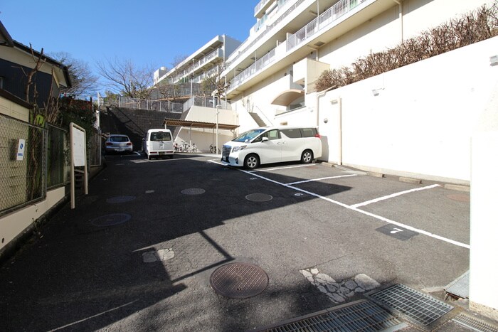 物件外観写真2　(駐車場)