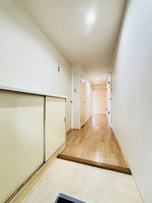 物件内観写真11　(玄関)