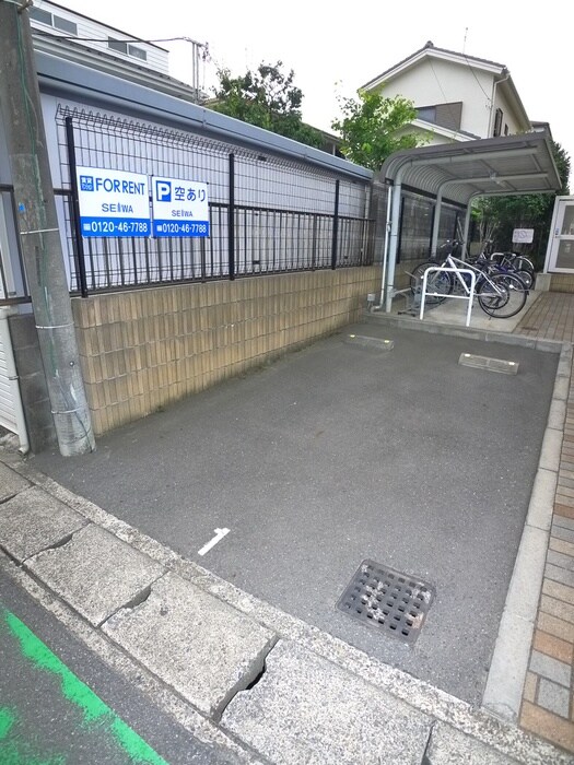 物件外観写真5　(駐車場)