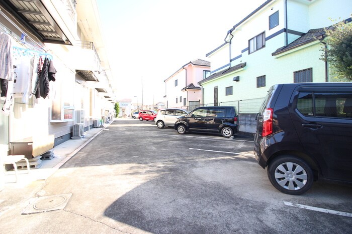 物件外観写真5　(駐車場)