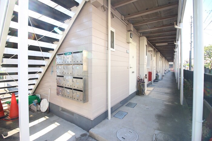 物件外観写真6　(エントランス部分)