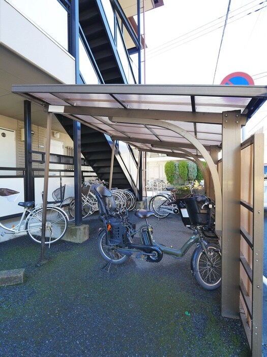 物件外観写真4　(駐輪場)