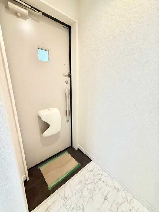 物件内観写真16　(玄関)