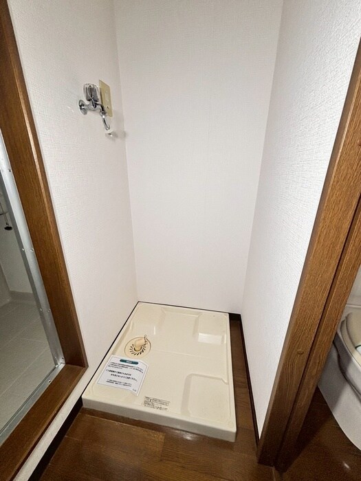 物件内観写真12　(洗濯機置場)