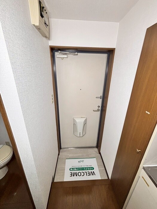物件内観写真16　(玄関)