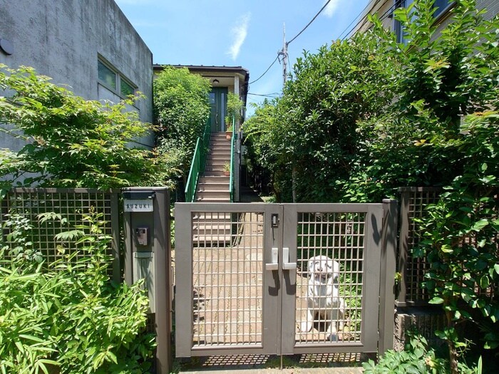 物件外観写真2　(エントランス部分)