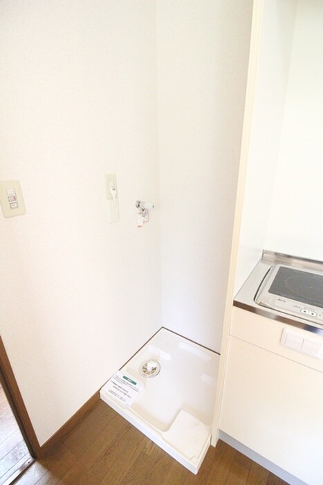 物件内観写真14　(洗濯機置場)