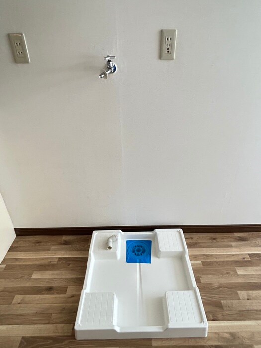 物件内観写真16　(洗濯機置場)