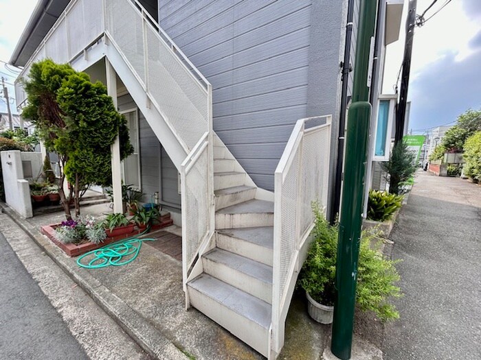 物件外観写真4　(エントランス部分)