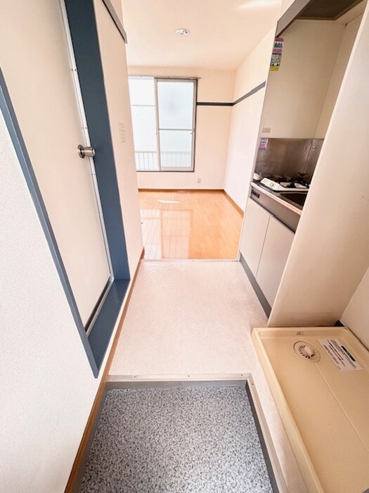 物件内観写真13　(玄関)