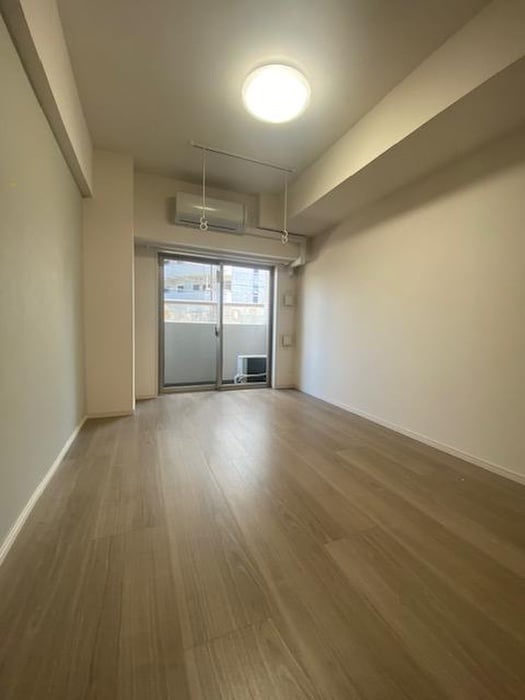 物件内観写真8　(室内からの展望)