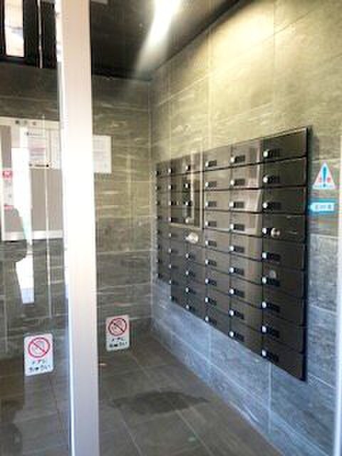 物件外観写真6　(エントランス部分)