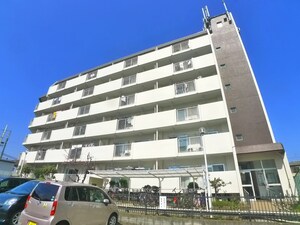 国際パレス外観写真