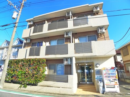 ベルクレールEAST外観写真