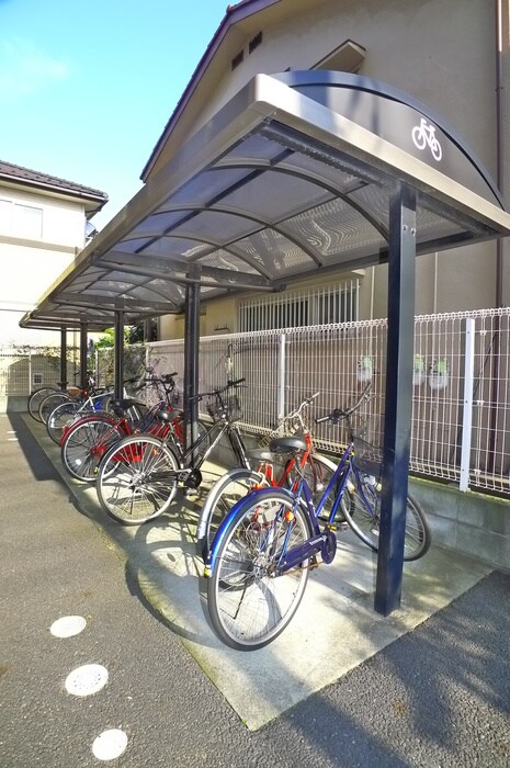 ベルクレールEASTの駐輪場