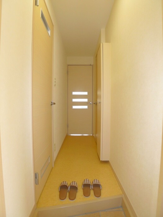 物件内観写真7　(玄関)