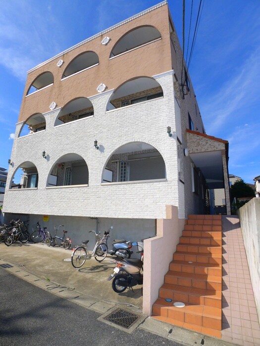 物件外観写真3　(エントランス部分)