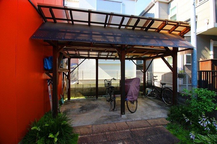 物件外観写真2　(駐輪場)