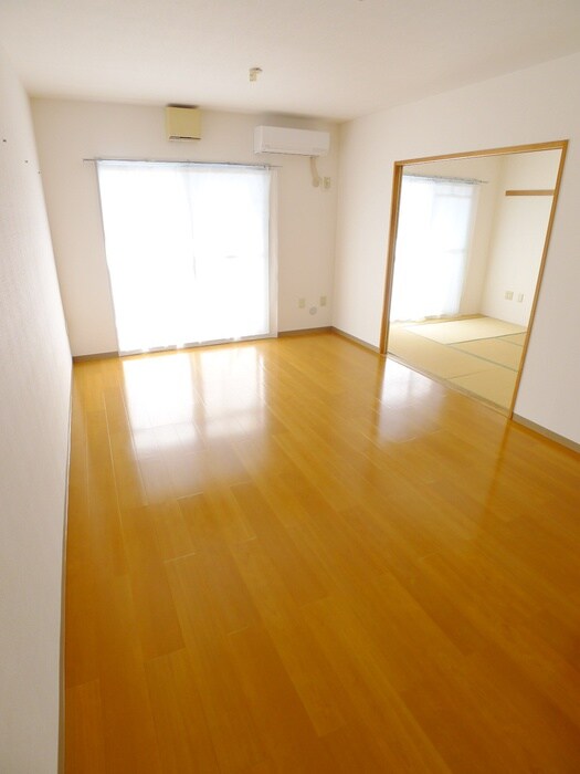 物件内観写真10　(室内からの展望)