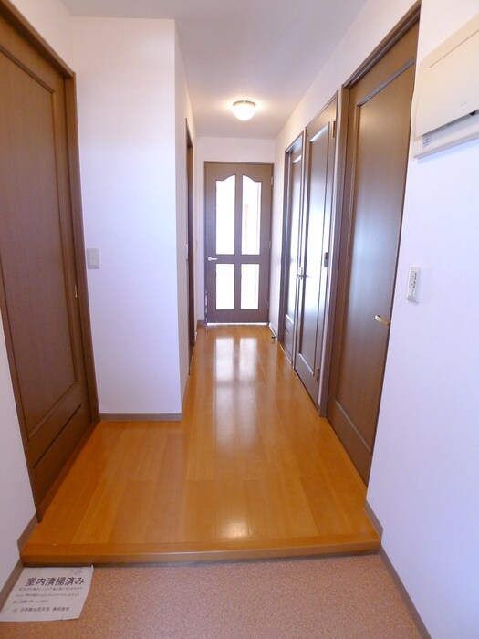 物件内観写真12　(玄関)