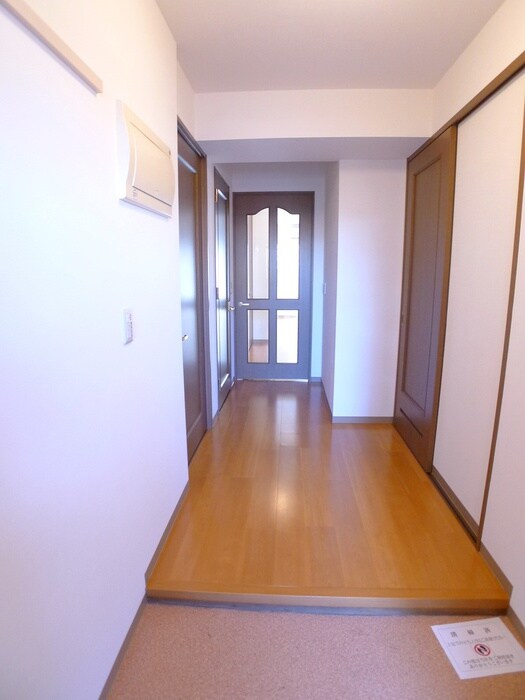 物件内観写真12　(玄関)
