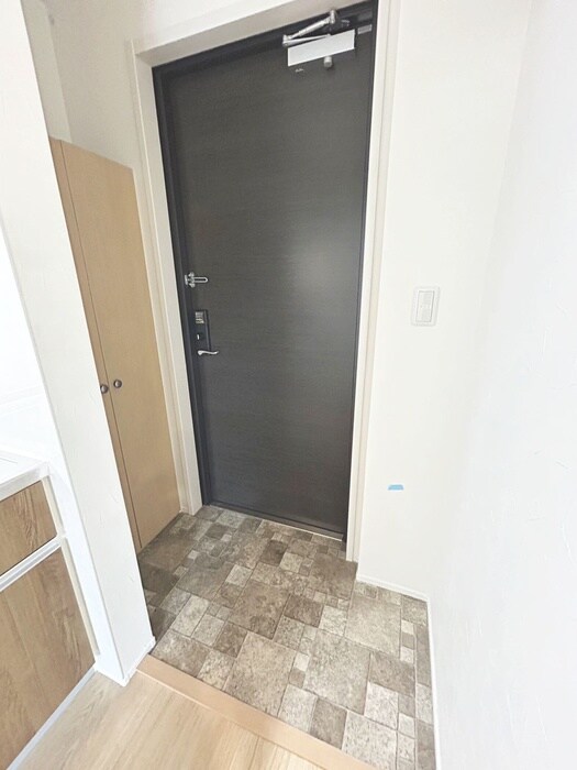 物件内観写真7　(玄関)